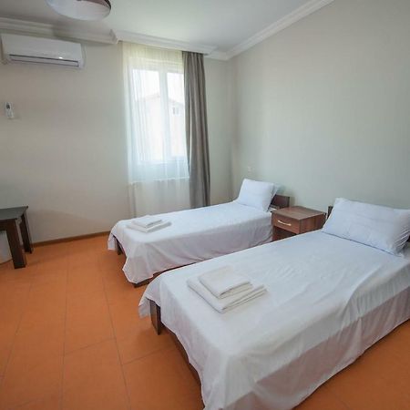 Hotel Cosmos Batumi Esterno foto
