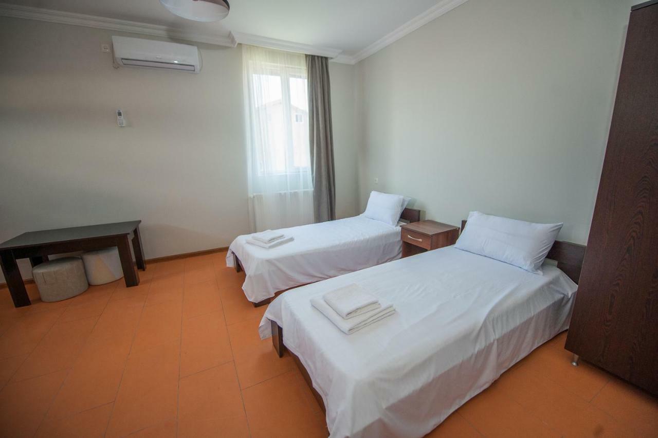 Hotel Cosmos Batumi Esterno foto