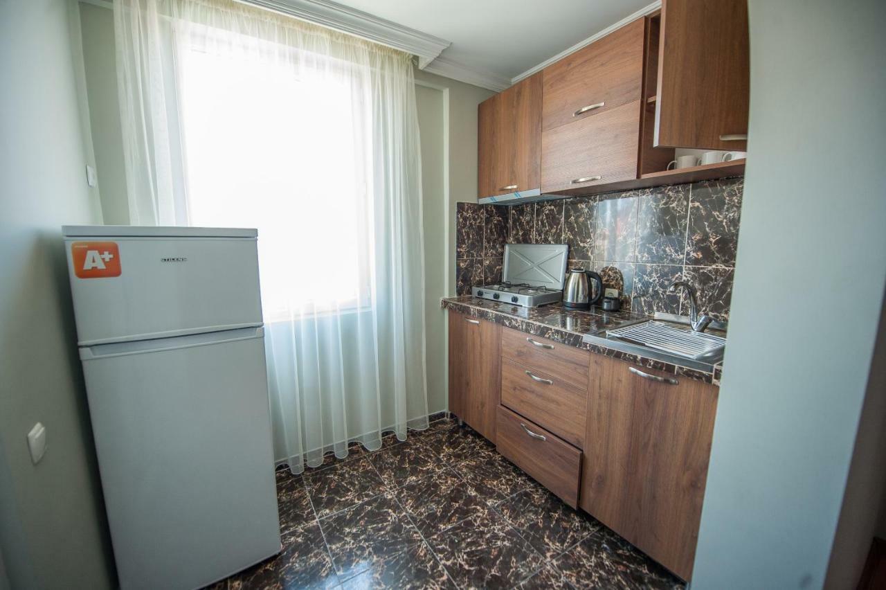 Hotel Cosmos Batumi Esterno foto