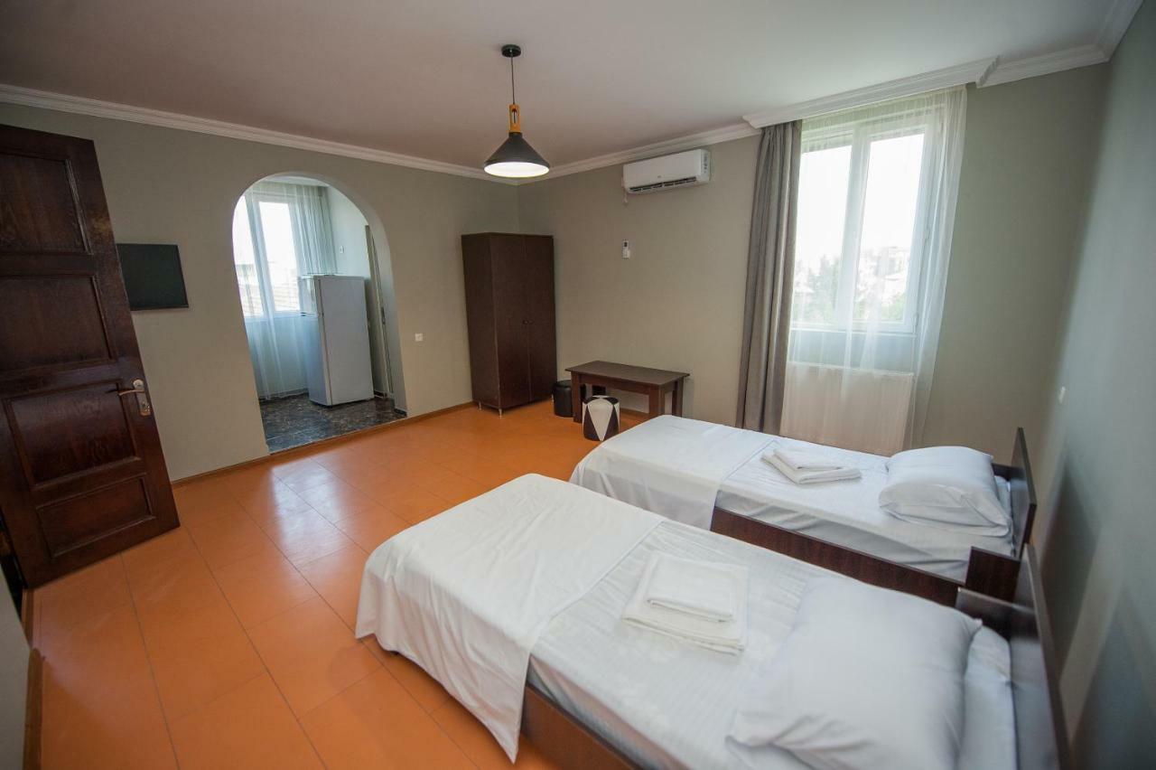 Hotel Cosmos Batumi Esterno foto