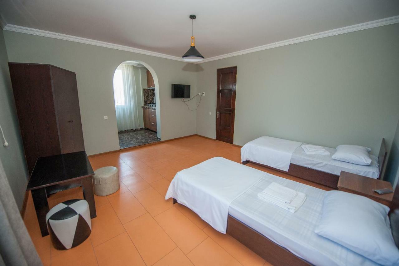 Hotel Cosmos Batumi Esterno foto