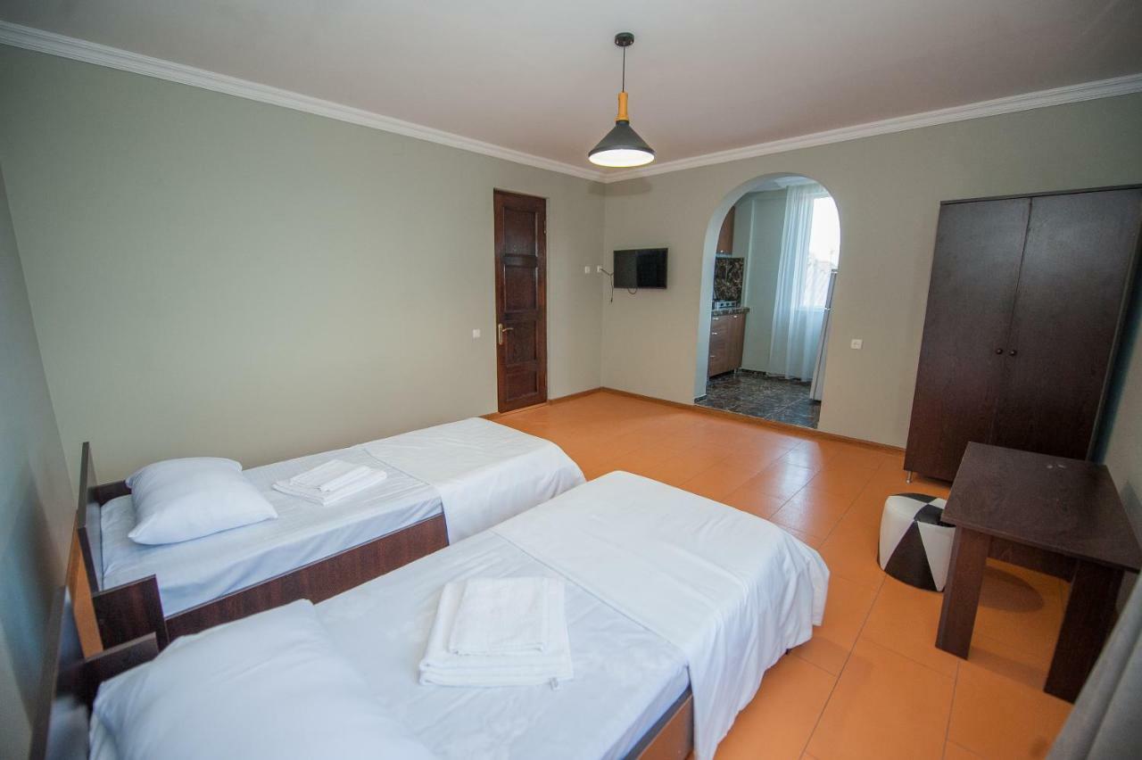 Hotel Cosmos Batumi Esterno foto