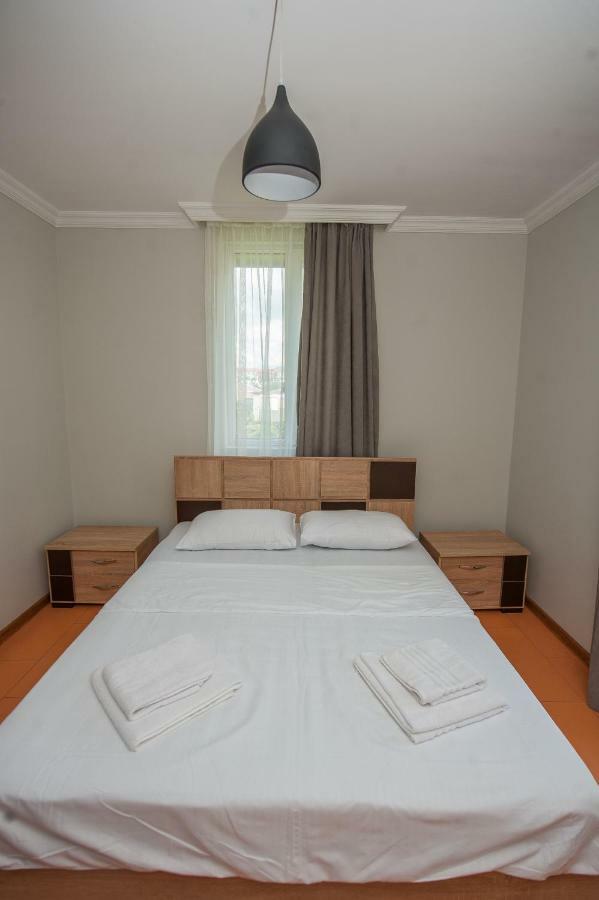 Hotel Cosmos Batumi Esterno foto